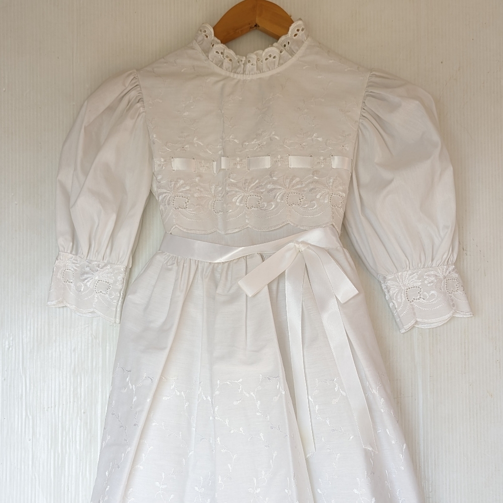 VINTAGE Madonna girls white eyelet lace trimmed embroidered white ruffle dress - Picture 5 of 11
